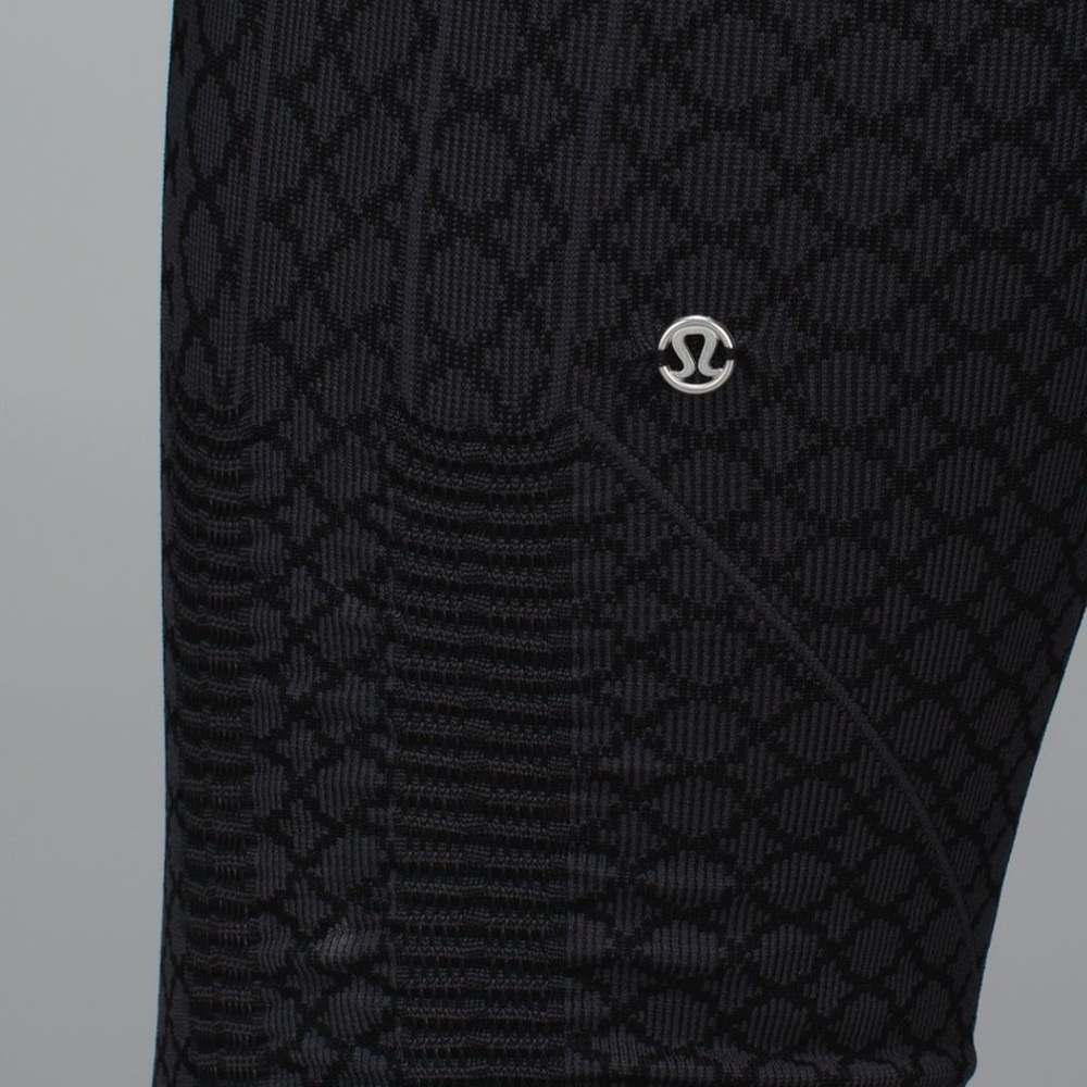 Lululemon In The Flow Crop II (First Release) - Picture 9 of 14